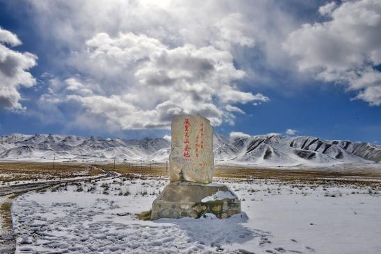 圖為雪后初晴的瓦里關山,攝于2021年1月5日(1)