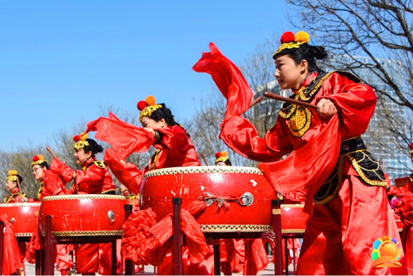 迎春鑼鼓翹起來(lái) 攝影李崇軒