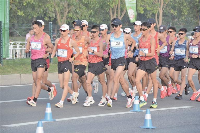 第十五屆全運會馬拉松競走混合接力賽 青海隊孔祥龍齊吉卓瑪組合創(chuàng)造賽季最好成績