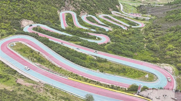 x͡ʮ塱 ĸVƪ̤ 䁾̹;f(wn)񡪡ຣʮ塱l(f)չɾѲY֮